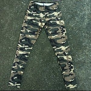 Social Butterfly NWT Camouflage Camo Leggings
